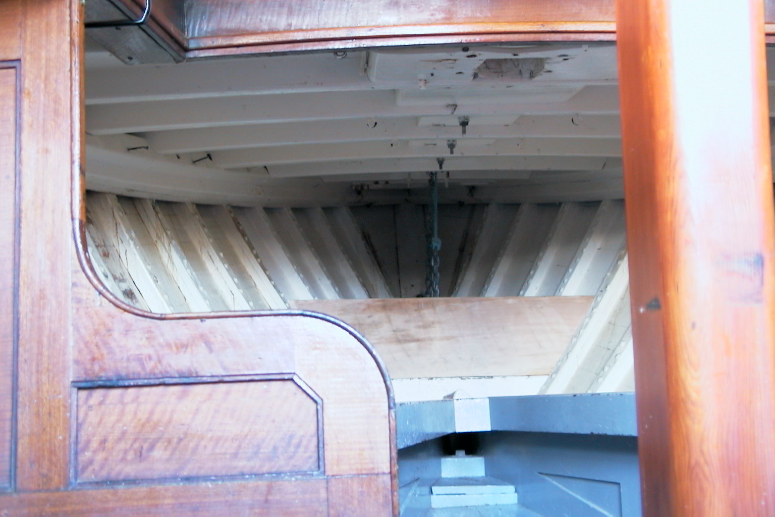 Foredeck beams